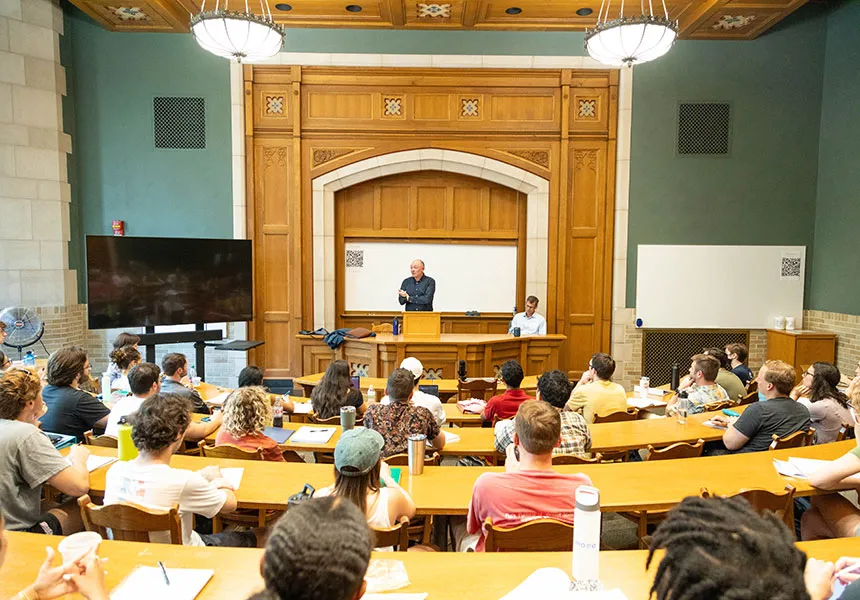 Rossa Fanning, LLM ’00 teaching in front of a classroom full of students.