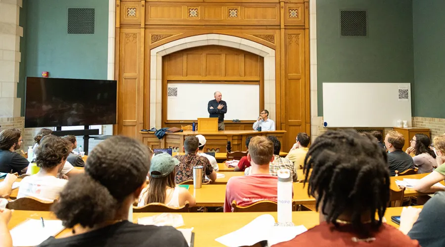 Rossa Fanning speaking to a class of law students