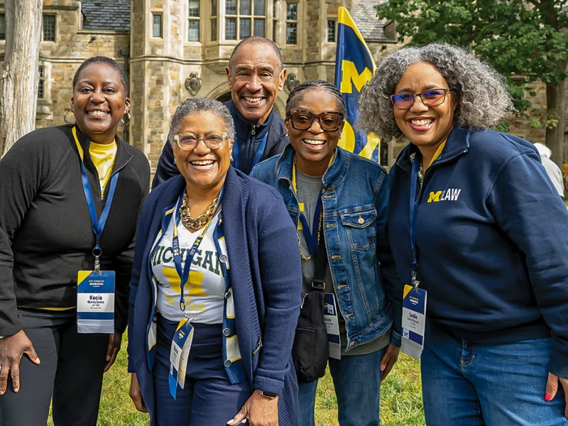 Michigan Law alumni gather in the Law Quad for an alumni reunion.