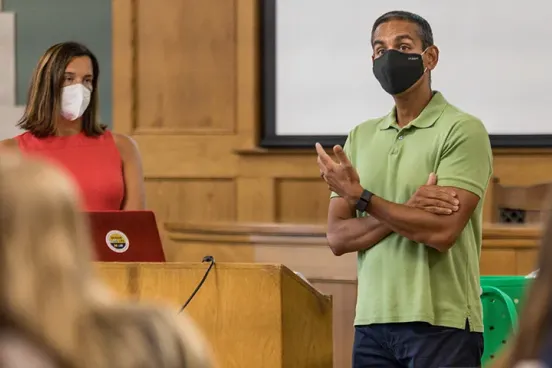 Lecturer addresses class wearing a face maks