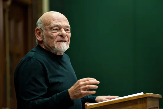 Sam Zell lecturing in front of a class of students